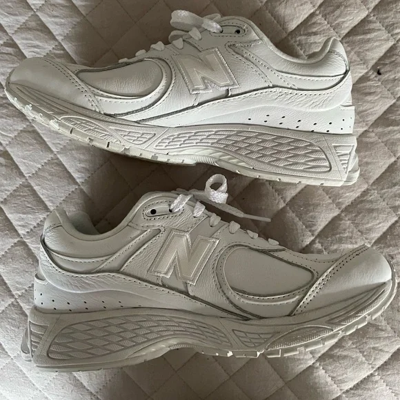 New Balance Sneakers Sz 8.5 - Picture 1 of 12